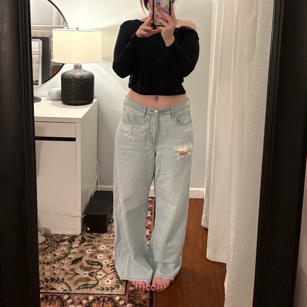 Ripped baggy jean
